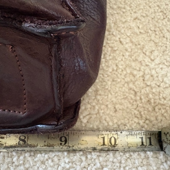 Campomaggi Rich Brown Leather Crossbody with Gold Accents - Picture 9 of 12